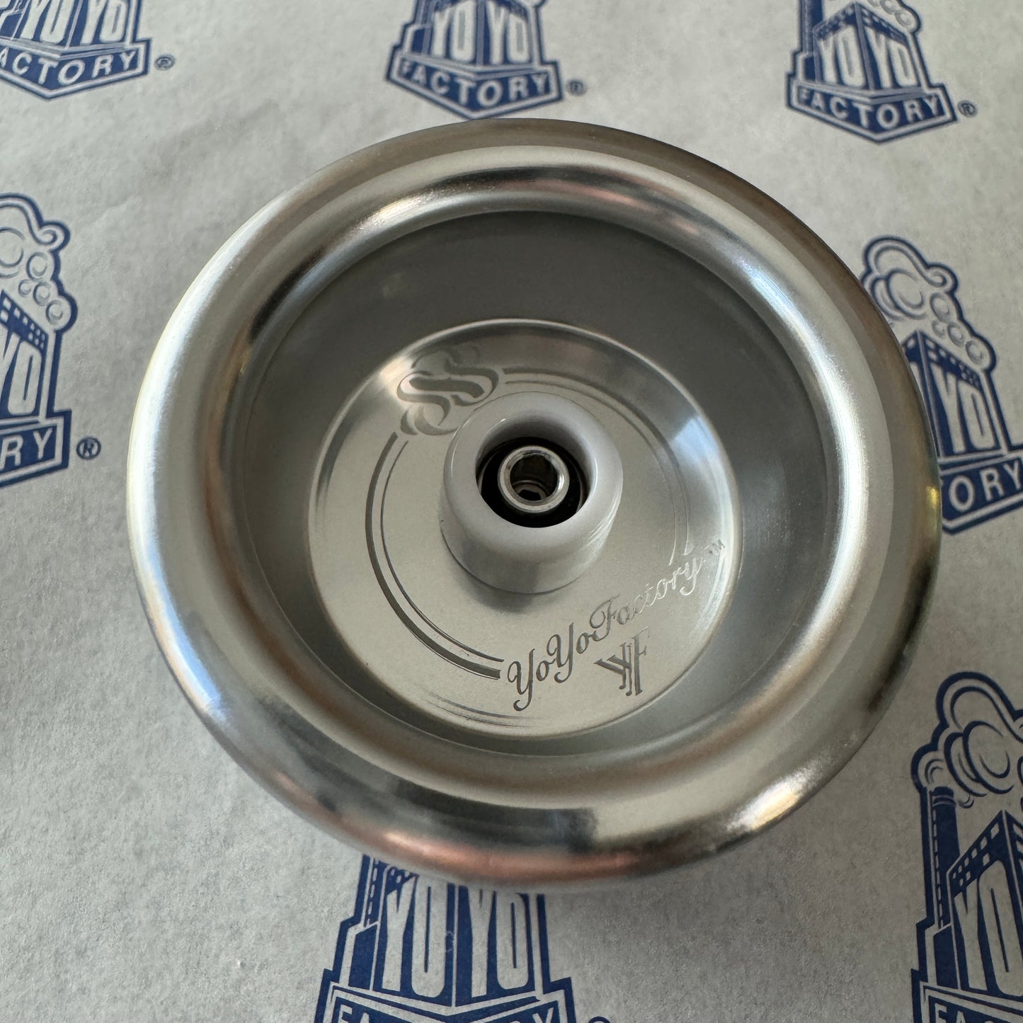 888 YoYo closeup