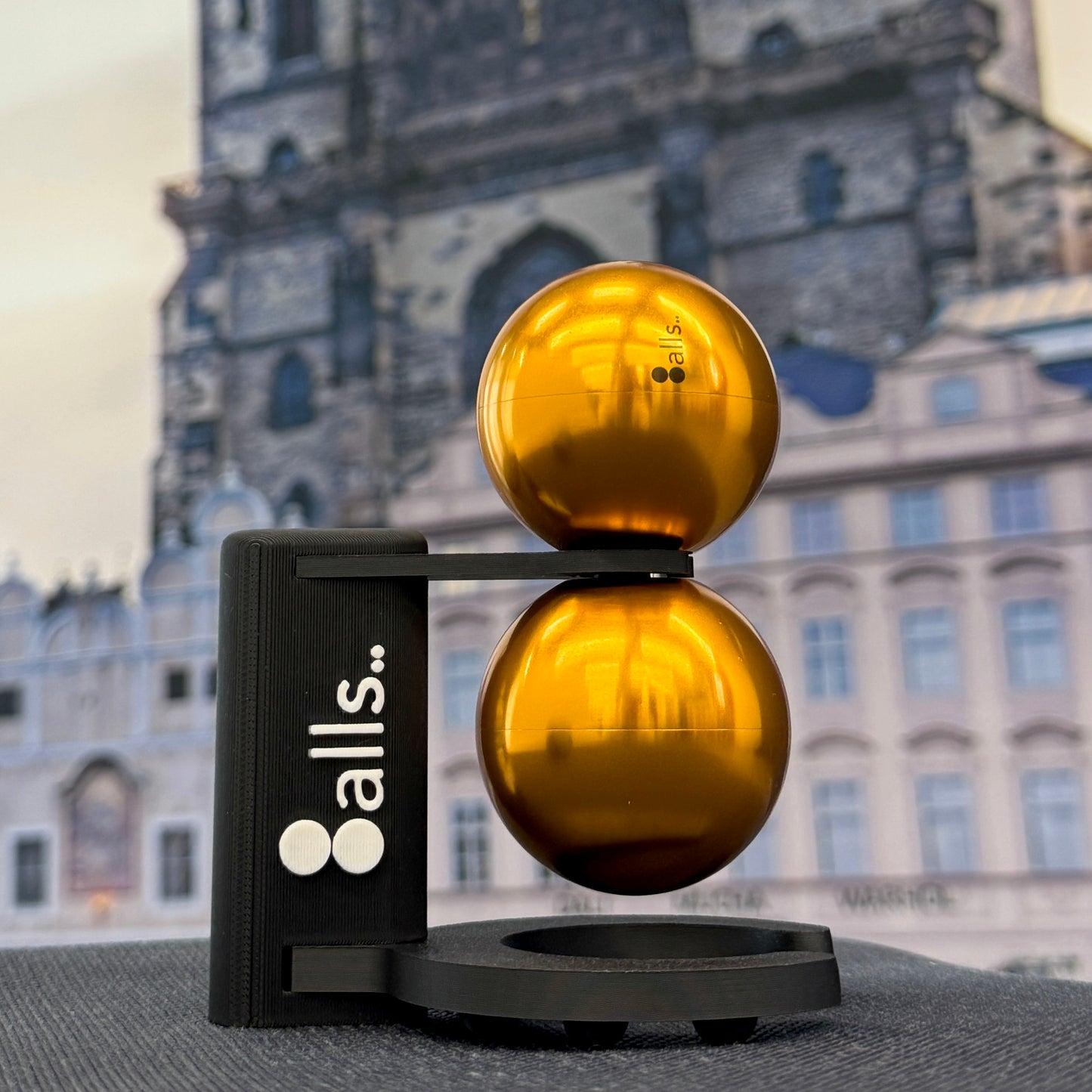 BALLS YoYo Gold on the stand